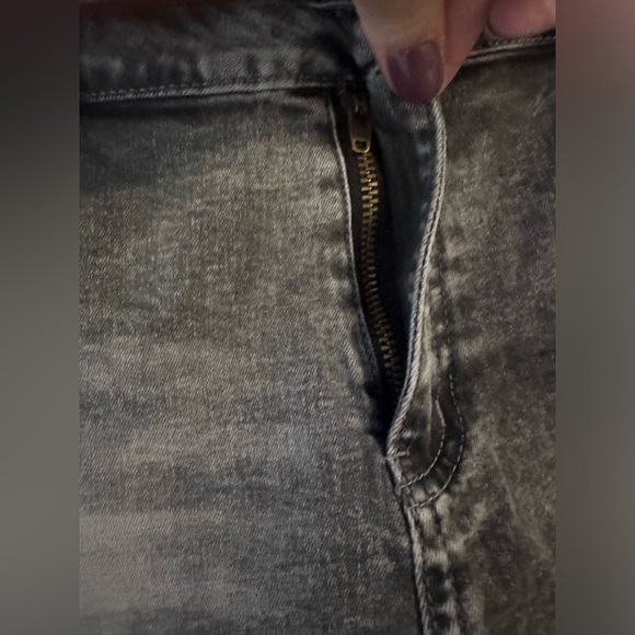 Jean Shorts - Picture 3 of 9